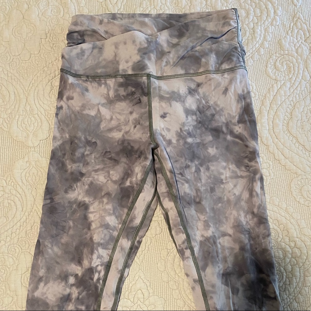Gray Tie-Dye LULULEMON ALIGN cross-over leggings 21”